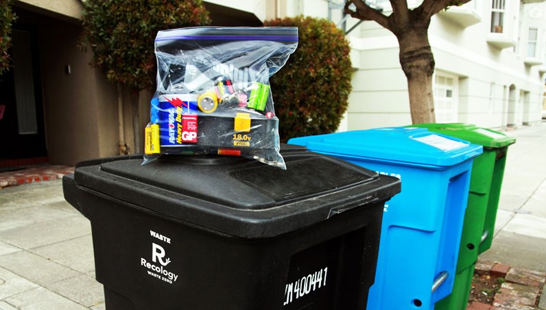 Xin đừng vứt pin vào thùng rác