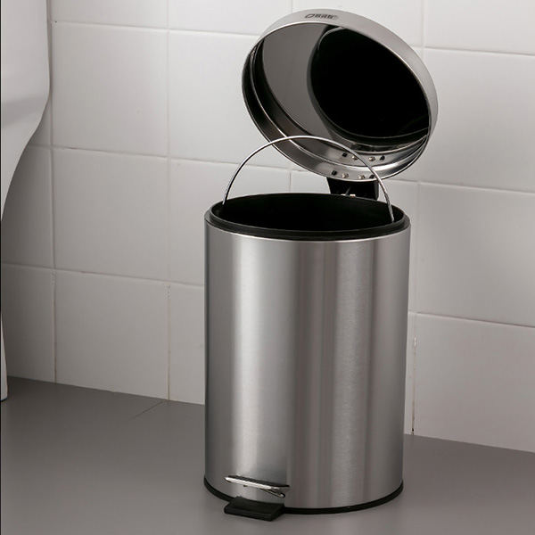 Lý do TTTM thường dùng thùng rác inox tại nhà vệ sinh
